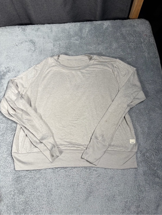 Vuori Tops - Vuori Gray Crewneck long sleeve shirt